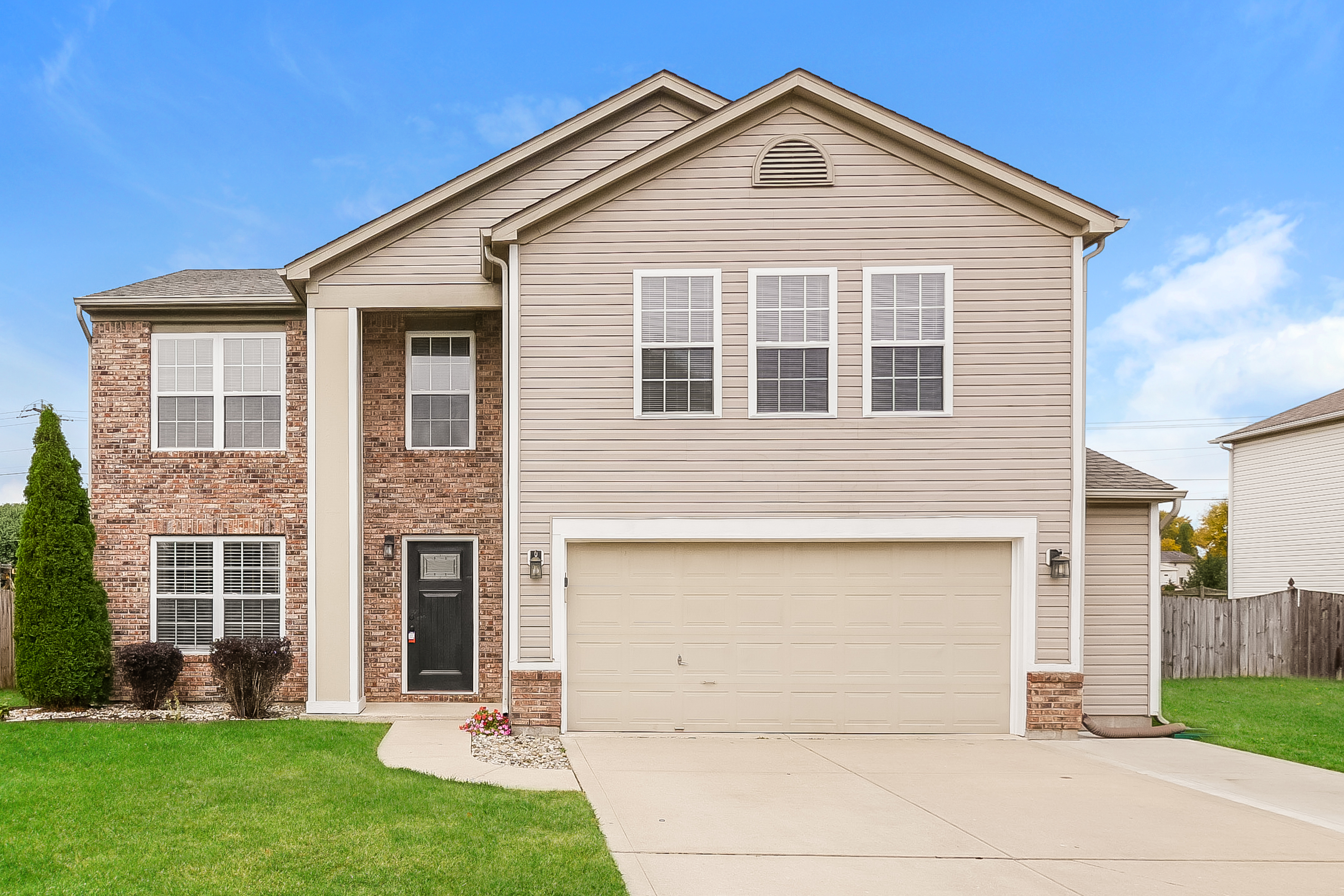 876 Tulip Ln Greenwood, IN 46143